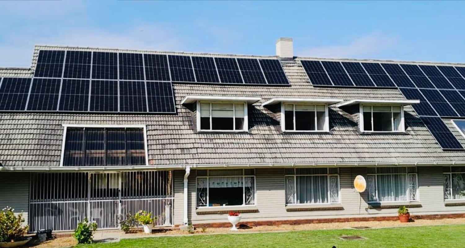 La energía fotovoltaica en tejados contribuye con el 61% del consumo eléctrico, liderando la red eléctrica australiana.