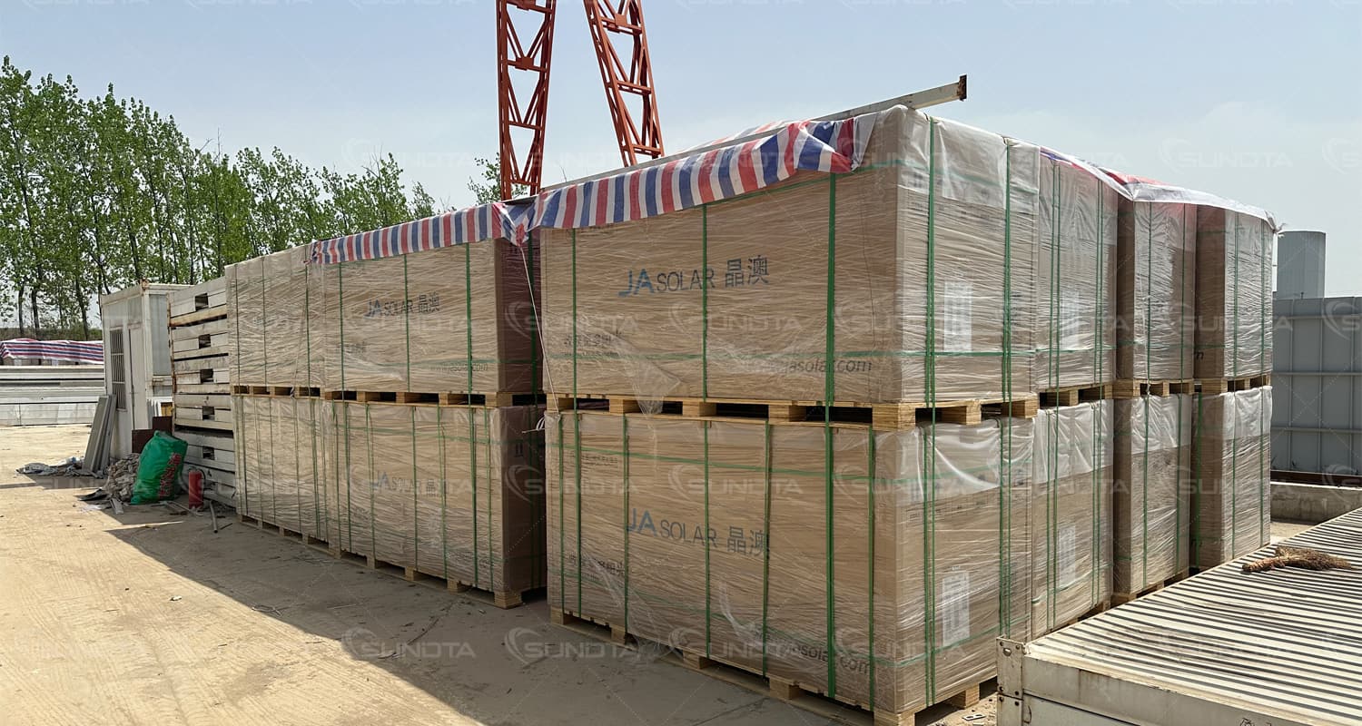 SUNDTA completa con éxito el embalaje del panel solar JA 620W; comienza el envío a clientes